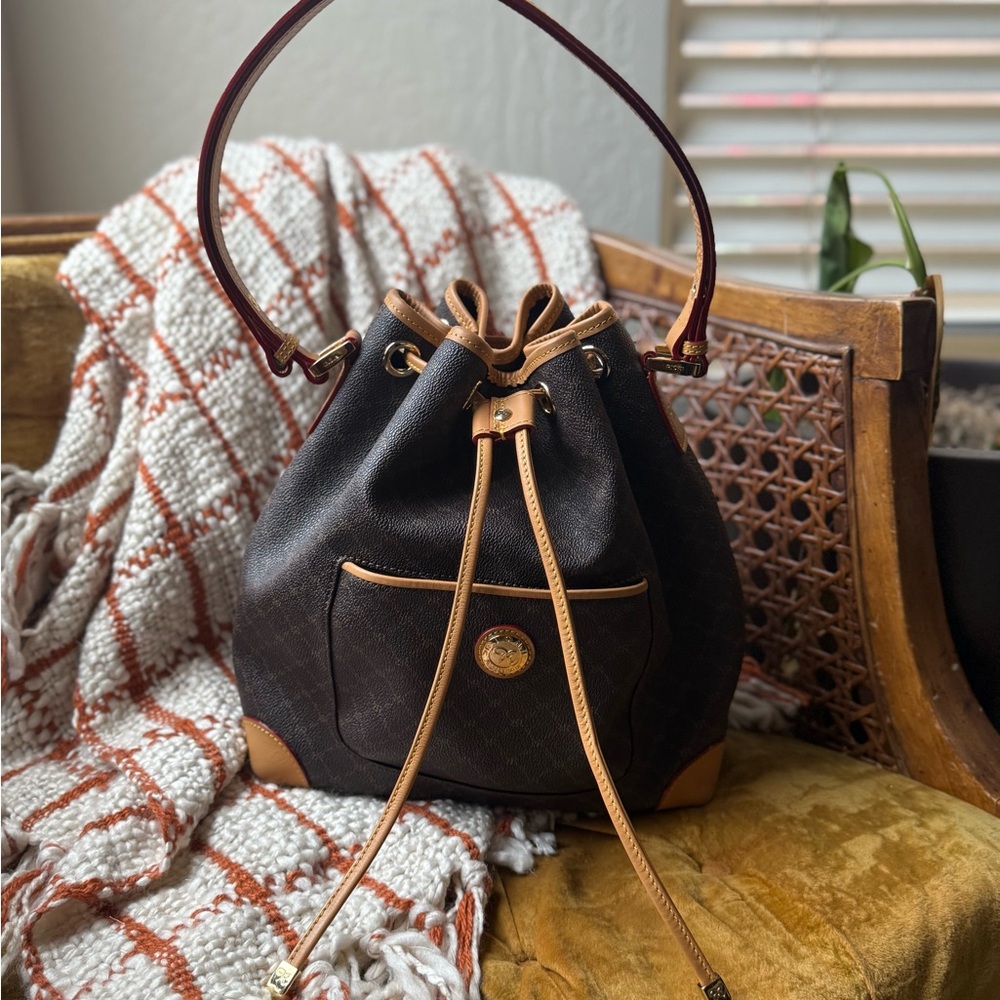 Elegant Rioni Black and Tan Women's Bag